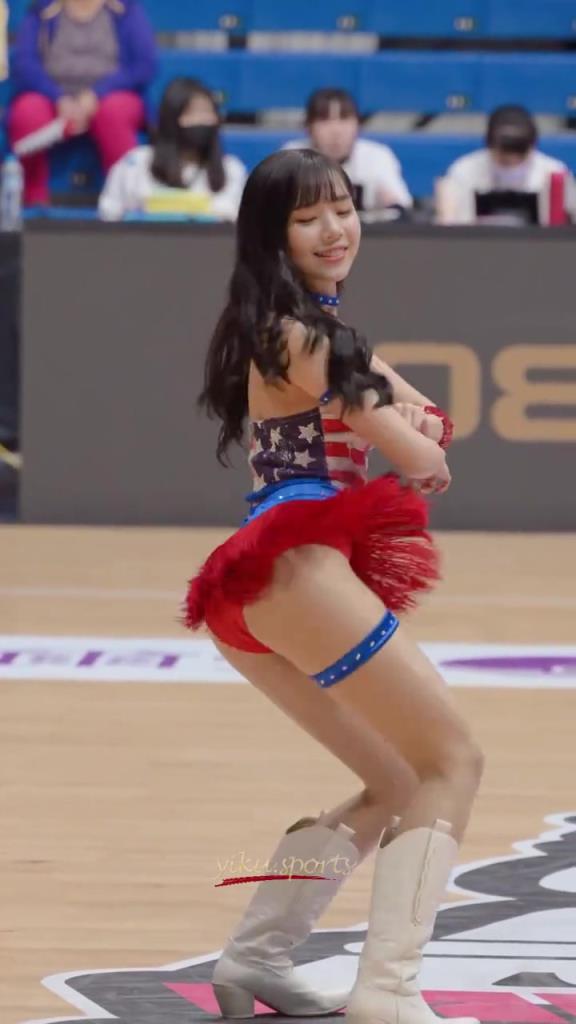 最好的啦啦隊(duì)小姐姐！自信，健康充滿活力！